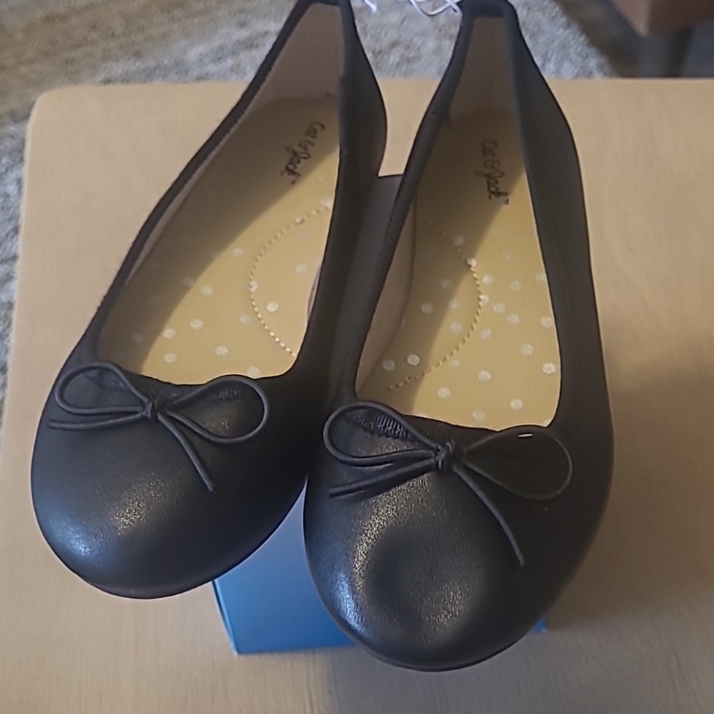 Black flat little girls shoes
